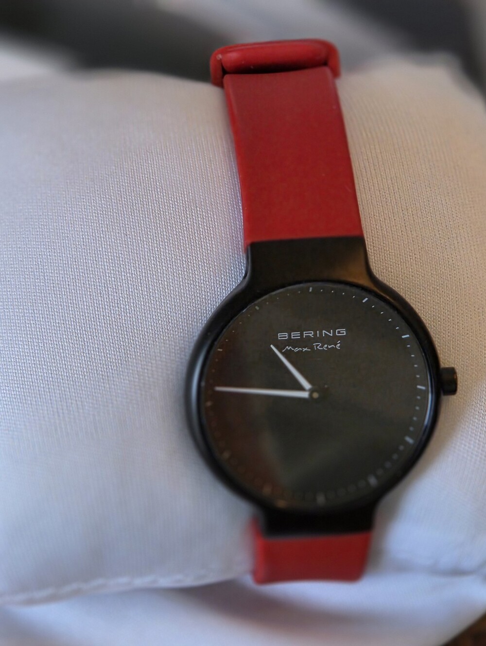 NEW Bering Ladies Red Quartz Watch WITH FROSTED JAR Unworn, New Battery